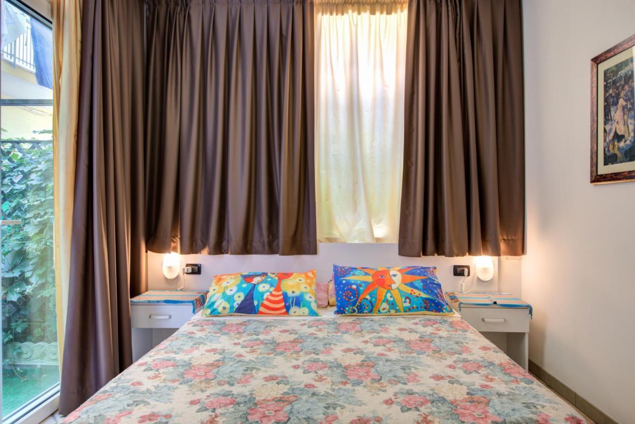 Hotel Residence Charles Rimini Bagian luar foto