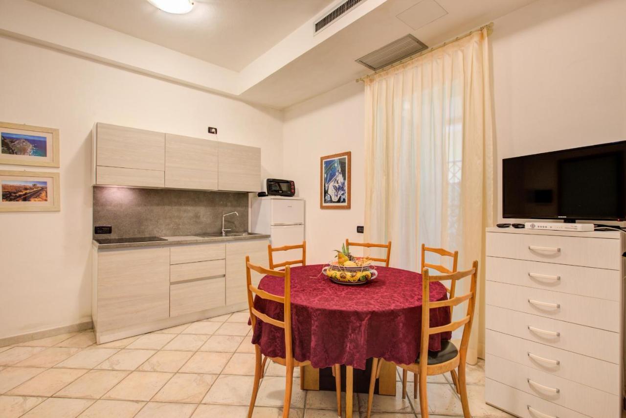 Hotel Residence Charles Rimini Bagian luar foto