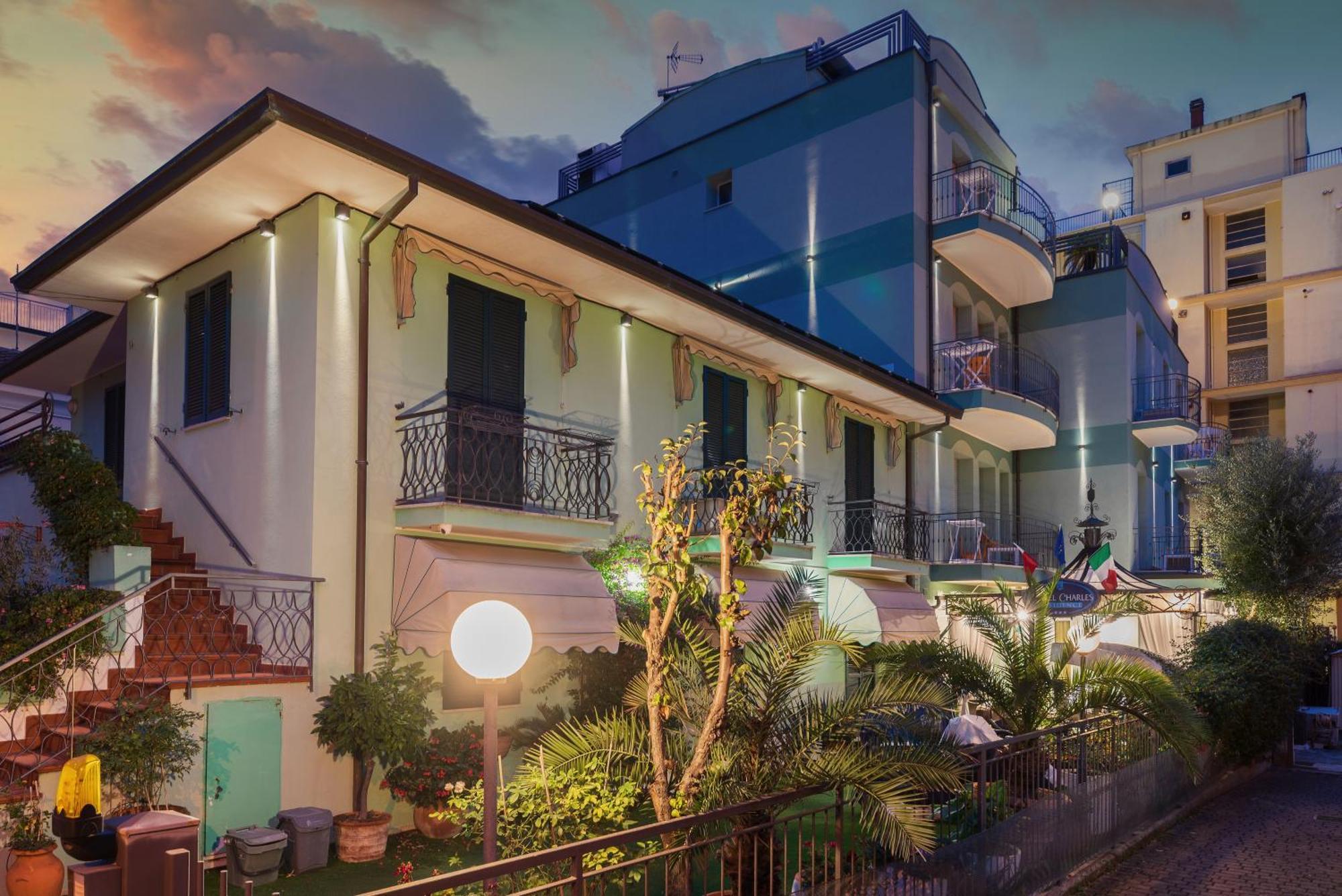 Hotel Residence Charles Rimini Bagian luar foto