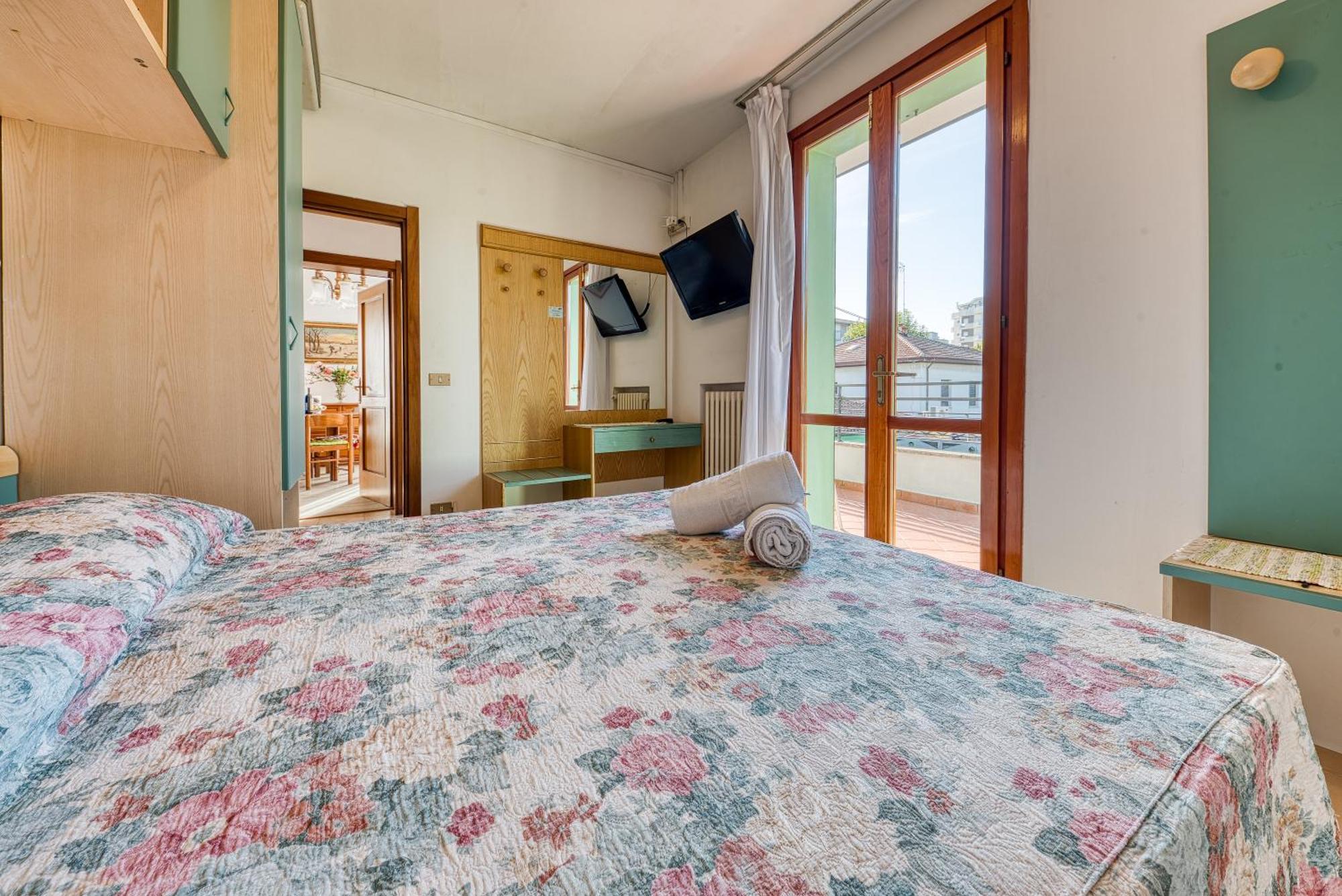 Hotel Residence Charles Rimini Bagian luar foto