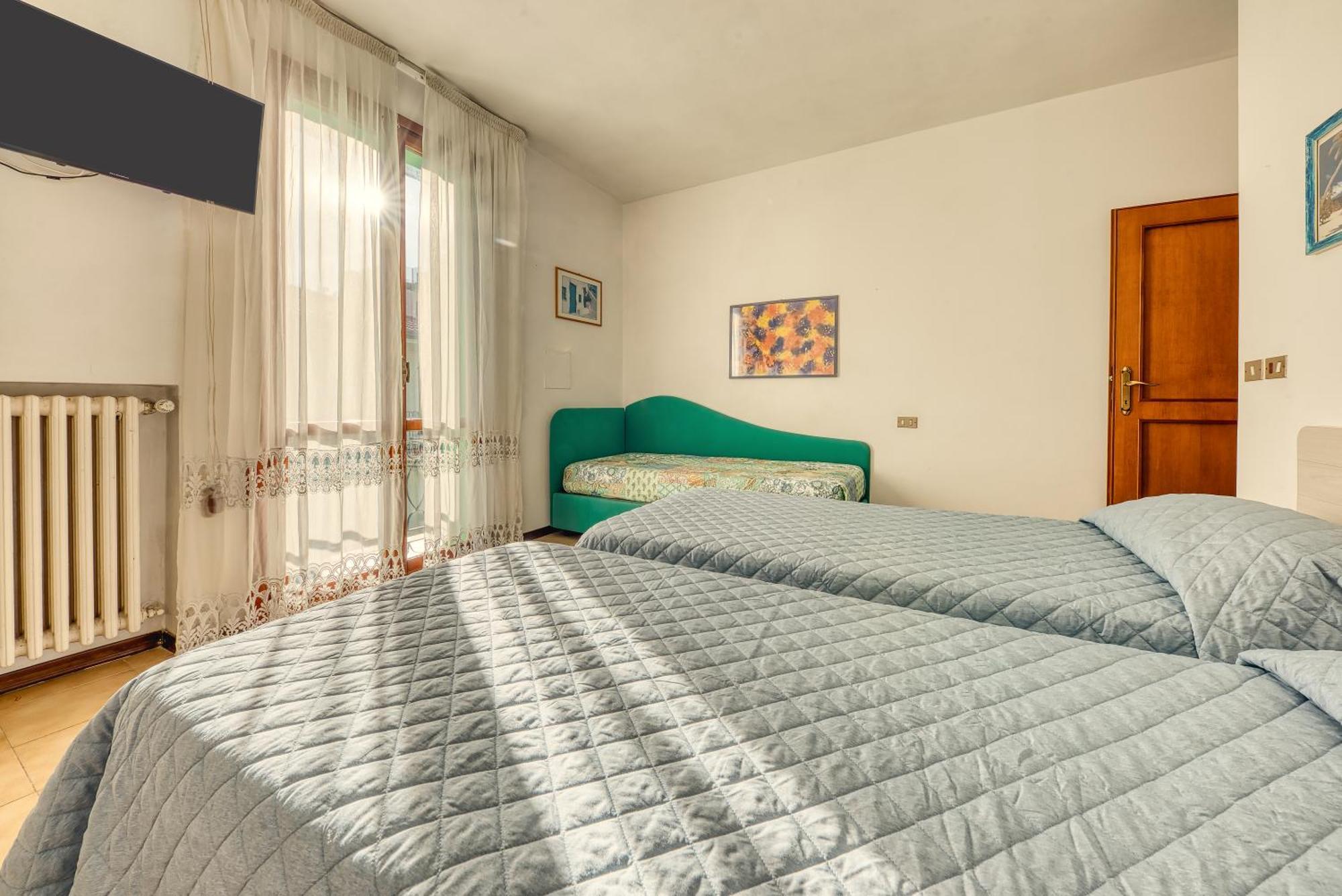 Hotel Residence Charles Rimini Bagian luar foto