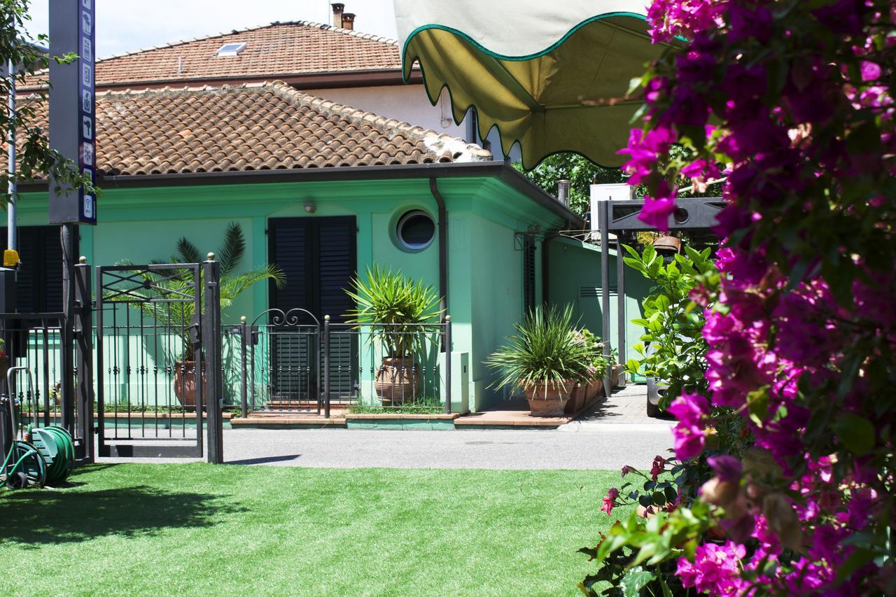 Hotel Residence Charles Rimini Bagian luar foto