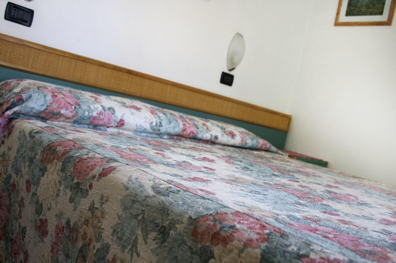 Hotel Residence Charles Rimini Bagian luar foto