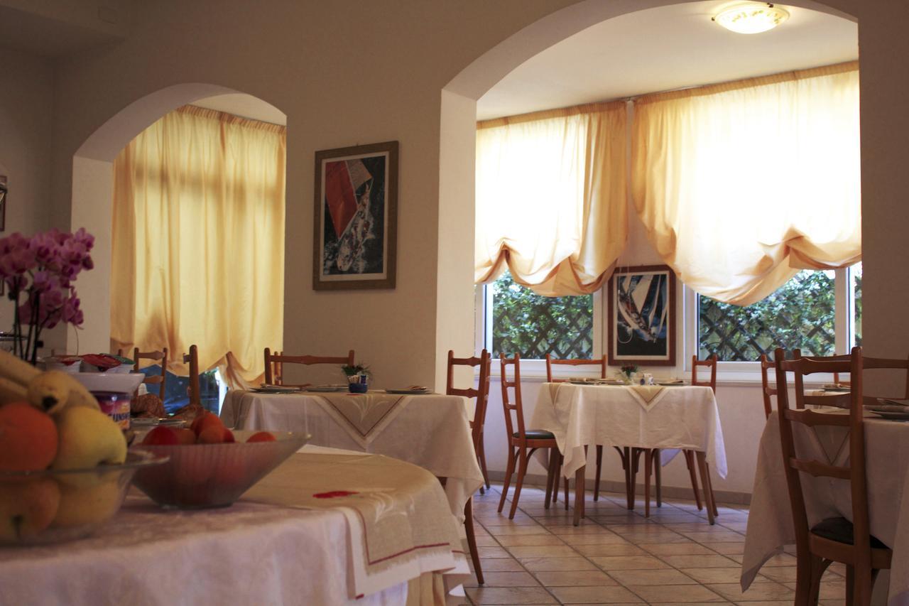 Hotel Residence Charles Rimini Bagian luar foto